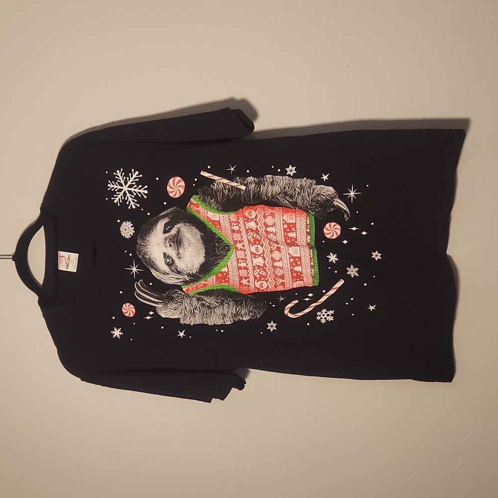 Sloth Christmas T-Shirt, Large, Like new, Dec. 25th Brand. Black t-shirt